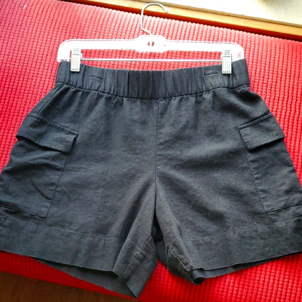 GAP Black Cargo Shorts Sz. S - Perfect Condition!